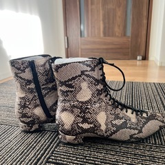 😊美品ヘビ柄ブーツ😊お引き取りの早い方優先とさせて頂きます🙇‍♀️の画像