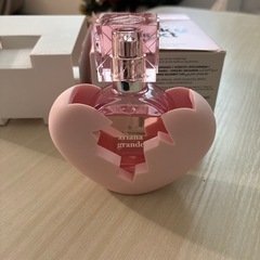 アリアナ・グランデ香水 ほぼ新品の画像