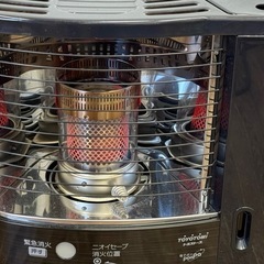 美品 トヨトミ 石油ストーブ 灯油 ヒーター 暖房機器 RSV-230 タンク容量3.6L 出力2.25kW しん式 放射形 中古品■ジモティ姫路の画像