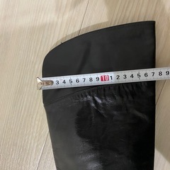 ブラック ニーハイ ロングブーツ／金具付き／ハイヒール／脚長効果の画像