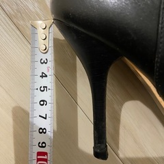 ブラック ニーハイ ロングブーツ／金具付き／ハイヒール／脚長効果の画像