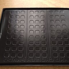 １５０系プラド純正　ラゲッジトレイ５人乗り用（お取引希望日記載の方のみ返信します）の画像