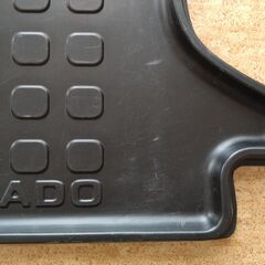 １５０系プラド純正　ラゲッジトレイ５人乗り用（お取引希望日記載の方のみ返信します）の画像