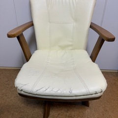 ダイニングテーブルと椅子4つのセットの画像