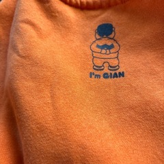 ジャイアン柄のトレーナーと長Tシャツの画像