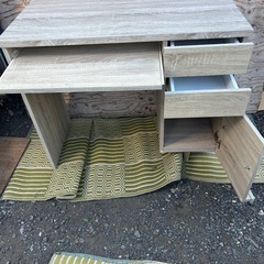 パソコンデェスクの画像