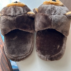 ライオン&クマの室内スリッパの画像