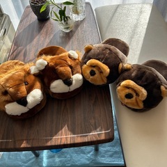ライオン&クマの室内スリッパの画像