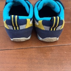 アシックスシューズの画像