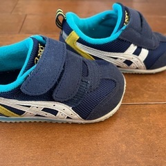 アシックスシューズの画像