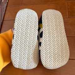 アシックスシューズの画像