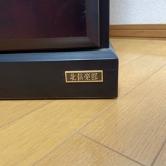 ガラス扉付きのブックシェルフの画像