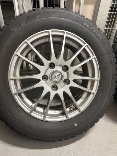 ヴェゼル オデッセイ215/60/r16スタッドレスタイヤ