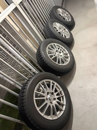 ヴェゼル オデッセイ215/60/r16スタッドレスタイヤ