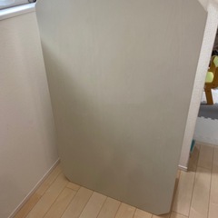 折りたたみテーブルの画像