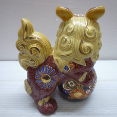 ☆▲九谷焼　玉獅子　玉乗り獅子　色絵金彩赤獅子　高さ18.3cm　シーサー　置物　飾物　魔除け　縁起物　飾り　インテリア　bの画像