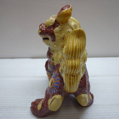 ☆▲九谷焼　玉獅子　玉乗り獅子　色絵金彩赤獅子　高さ18.3cm　シーサー　置物　飾物　魔除け　縁起物　飾り　インテリア　bの画像