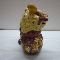 ☆▲九谷焼　玉獅子　玉乗り獅子　色絵金彩赤獅子　高さ18.3cm　シーサー　置物　飾物　魔除け　縁起物　飾り　インテリア　bの画像