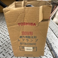 f●■【未使用】TOSHIBA 屋外用散光形レフランプ RF110V270WHC・300W形・屋外用【1個500円/在庫3個】の画像