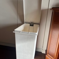 ゴミ箱　アイボリーの画像