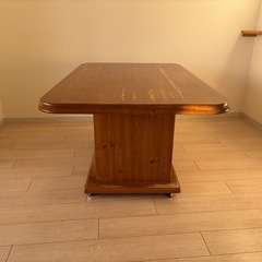 無料◾️ダイニングテーブル◾️キャスター付大容量収納の画像