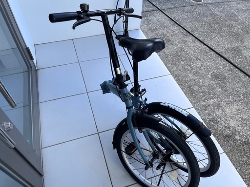 折り畳み自転車（ヘルメット、空気入れ付）