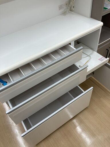 A-1001【リユースのサカイ野々市店】ジモティ来店特価‼ 3枚扉食器棚 木製 ホワイト クリーニング済み A-751【リユースのサカイ野々市店】ジモティ来店特価‼ 3枚扉食器棚