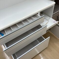 A-751【リユースのサカイ野々市店】ジモティ来店特価‼ 3枚扉食器棚 木製 ホワイト クリーニング済みの画像