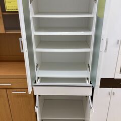 A-754【リユースのサカイ野々市店】ジモティ来店特価‼ 2枚扉食器棚 木製 ホワイト クリーニング済みの画像