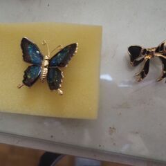 ブローチ、蝶々、箱入り、２個の画像