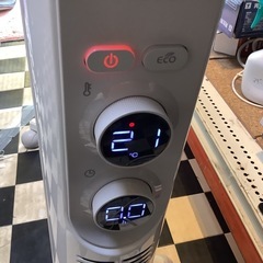 【リサイクルサービス八光】幅25㎝　デロンギ　アミカルド　オイルヒーター　ライトグレー　RHJ45M1115-LGの画像