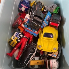 トミカ、絵本、子供のおもちゃ類の画像