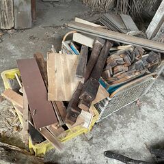 イイギリなど、いろいろな木の廃材いかがでしょうか　薪や燃料などにの画像