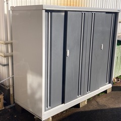 【イナバ物置 MJX-197】大型／鍵あり／棚板付き／状態良好／引き取り限定の画像