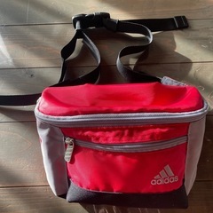 adidasウエストポーチの画像
