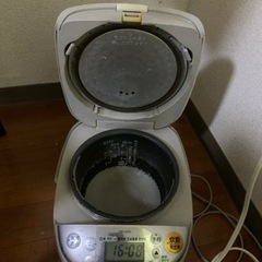 象印の炊飯器0.5L NS-LEO5 2012年の画像