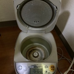 象印の炊飯器0.5L NS-LEO5 2012年の画像