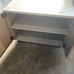 12月は毎日営業中‼️　キャスター付き書類保管庫の画像