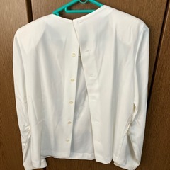 レースブラウスの画像