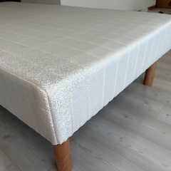 シングル足付きマットレスベッドの画像