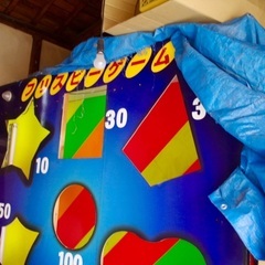 イベントで人気のフリスビーゲーム機（キャスター、照明付）の画像