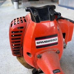 エンジンの草刈機の画像