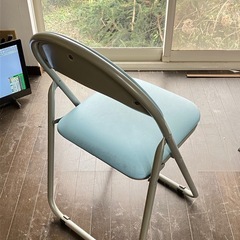 折りたたみパイプ椅子の画像