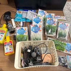 水槽、水槽台、水草、置物、ヒーター、エアーポンプ、フィルターの画像