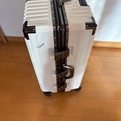 キャリーケース　100リットル　ジャンクの画像