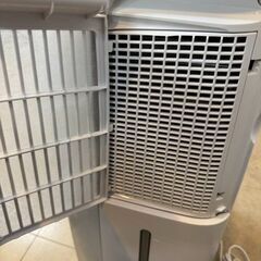 J3276　【リユースのサカイ柏店】SHARP シャープ　除湿器　CM-N100-W　2022年製　　 動作確認　クリーニング済み　参考価格：21,410円の画像