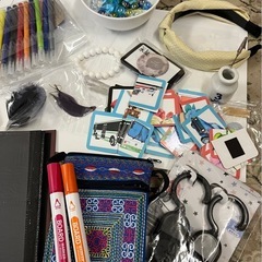 至急‼️写真のもの全て お引き取り頂ける方！！しっかりベルト、ペン、ピアス、パワーストーン，アルバム の画像