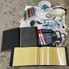 至急‼️写真のもの全て お引き取り頂ける方！！しっかりベルト、ペン、ピアス、パワーストーン，アルバム の画像