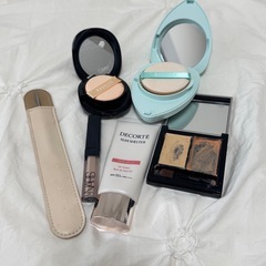 【デコルテ、デイジークなど10000円以上】メイクグッズまとめてお譲りしますの画像