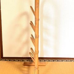 ラタンスリッパラックの画像